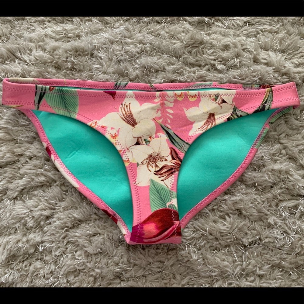 Triangl Bikini Bottoms Medium